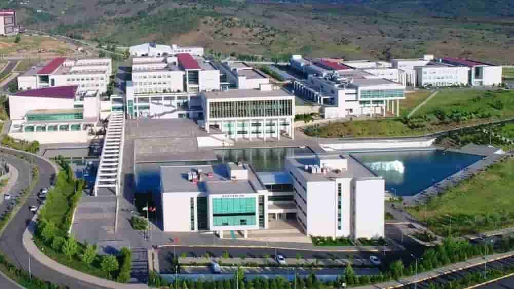 梅赫梅特·埃敏·阿卡尔主校区 campus